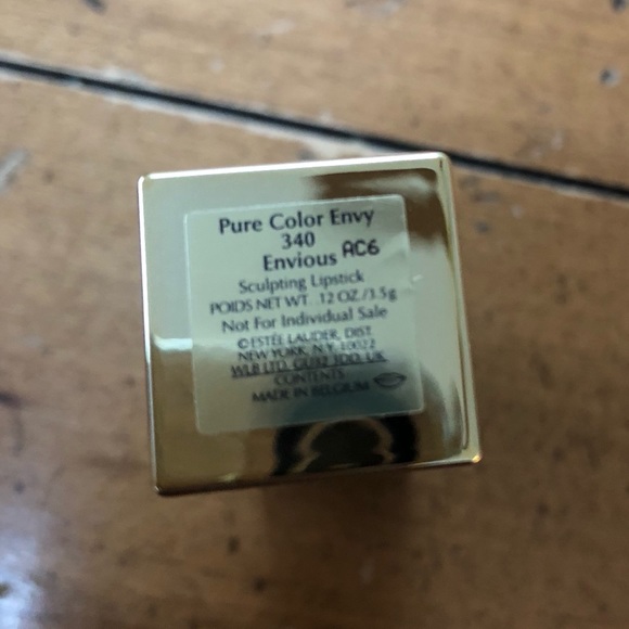 SOLD Estée Lauder Pure Color Envy in Envious - Picture 4 of 6